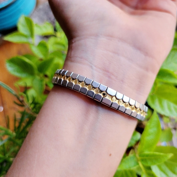 Vintage Timex Carriage Quartz Womens Womans Silver & Gold Dainty Stretch Watch - Picture 5 of 6